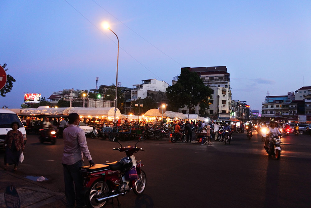 PHNOM PENH NIGHT MARKET