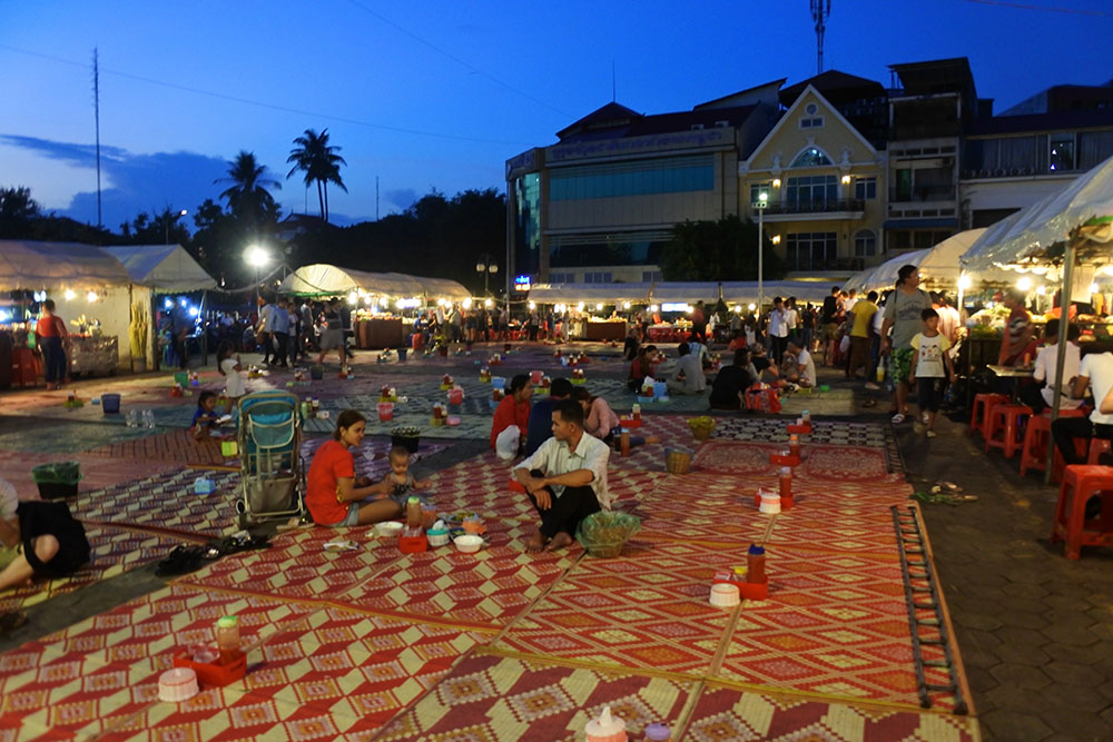 PHNOM PENH NIGHT MARKET