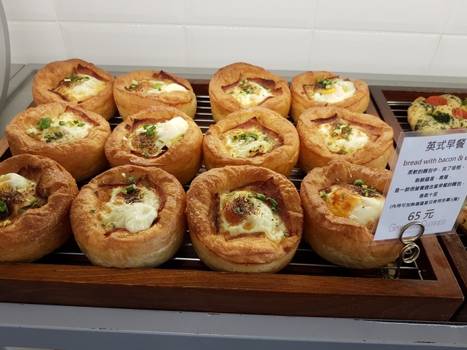 英式早餐 bread with bacon $ egg（イギリスの朝食）