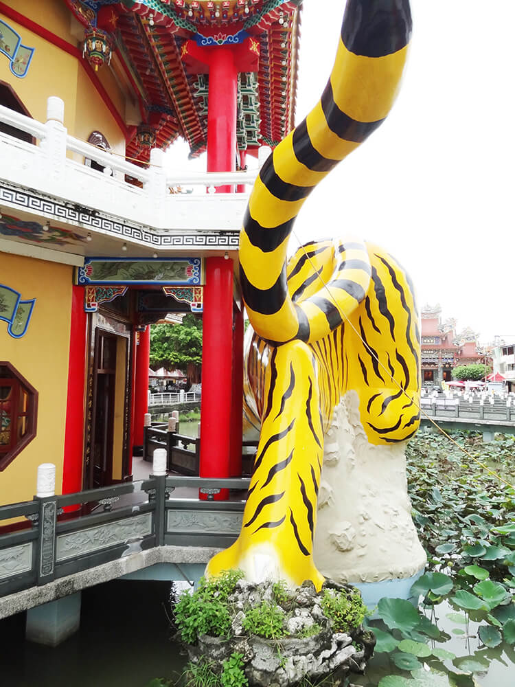 龍虎塔
