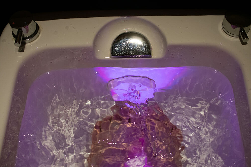 足裏マッサージ前の足湯