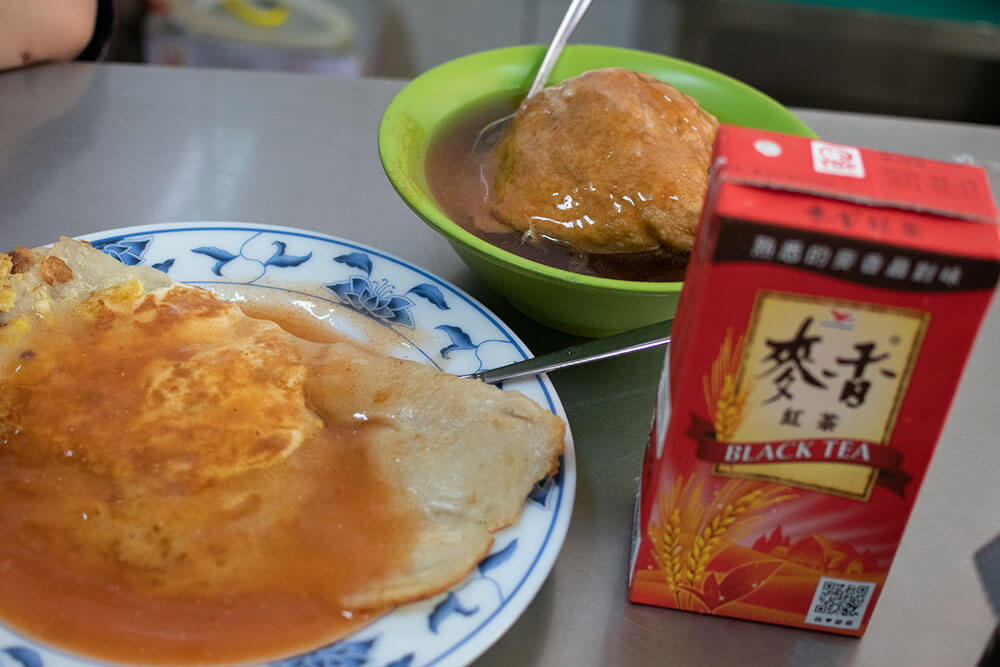 頼んだもの（蛋餅、阿給、紅茶）