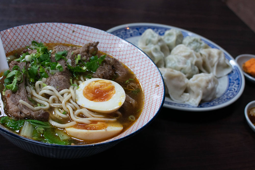牛肉ラーメンと水餃子