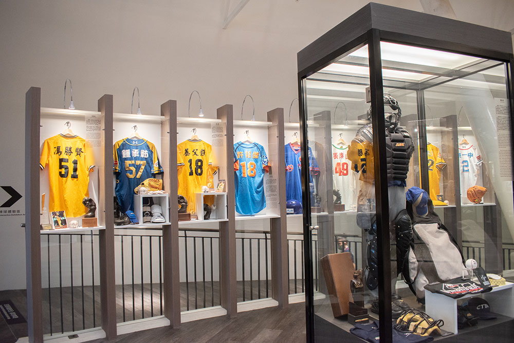 ユニフォームや資料展示